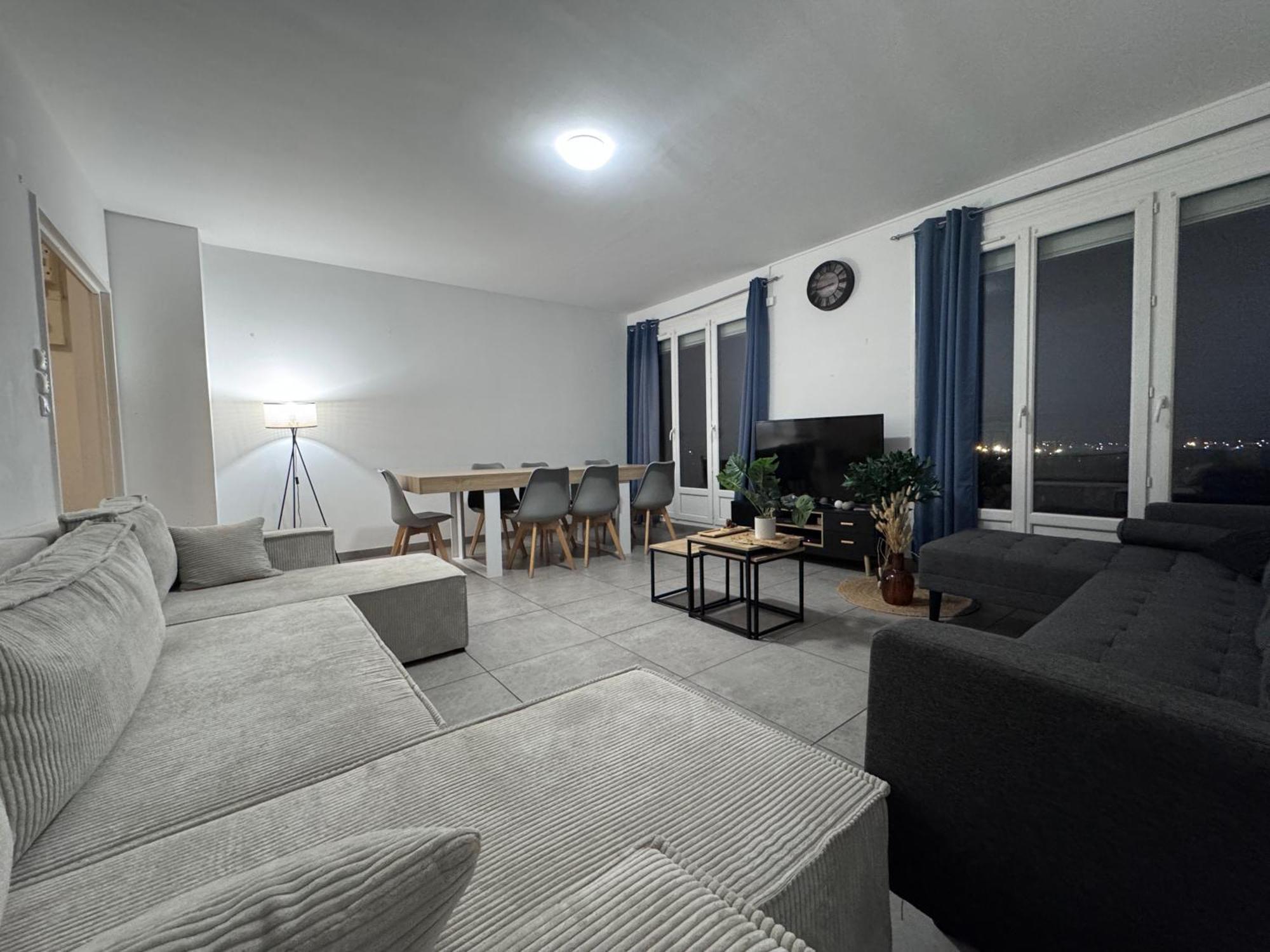 Apartament Le Spacieux - Circuit - Parking - 8 Personnes - Reve Au Mans Le Mans Zewnętrze zdjęcie